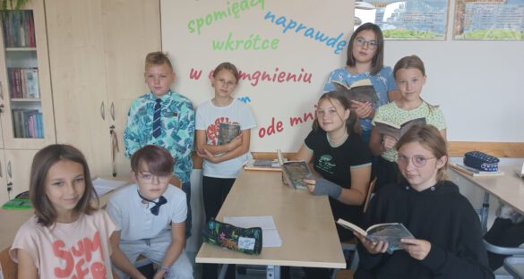uczniowie biorący udział w akcji