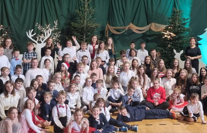 uczestnicy świątecznego kolędowania