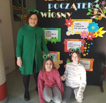 powitanie wiosny przez uczniów szkoły